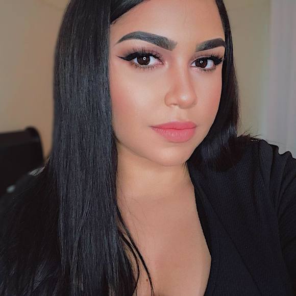 Meet your Posher, Yessenia - Picture 1 of 1